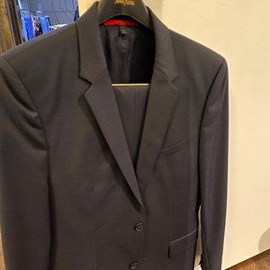 Men's Hugo Boss Suit - Size 38R